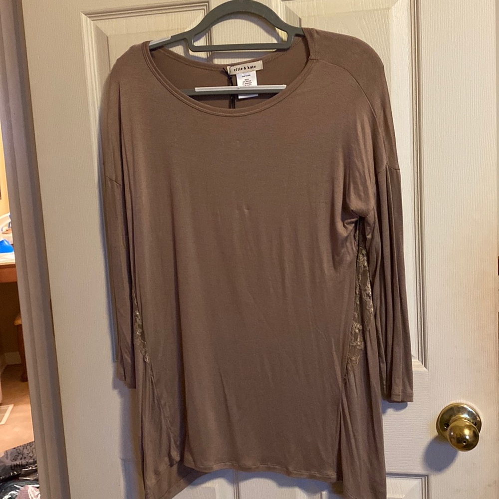 Ellie & Kate top